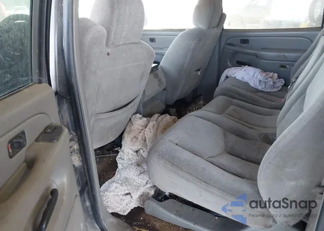 2004 Chevrolet Suburban 1500 Ls z USA, uszkodzony, nr VIN 1GNEC16Z94J125689